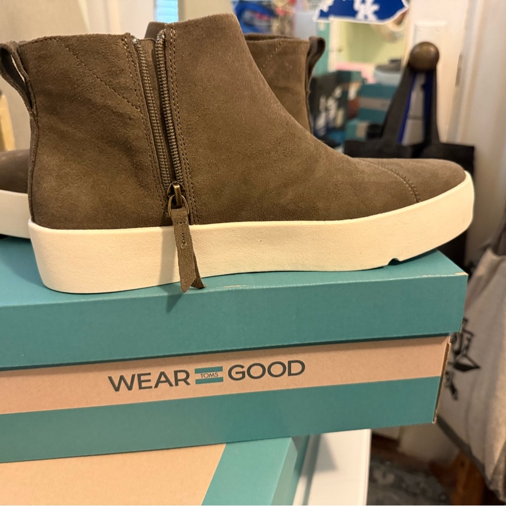 Toms Sneakers with Suede Finish and Side Zipper, never worn